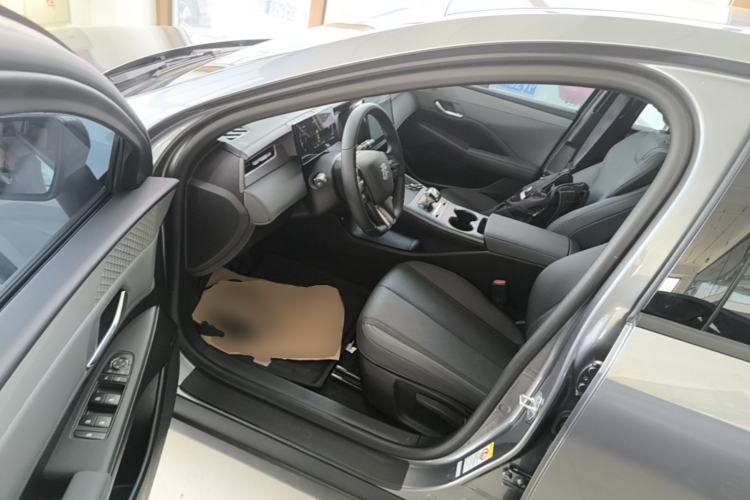 Used BYD Qin PLUS 2025 DM-i Smart Drive 55KM Leading Model Driver Seat