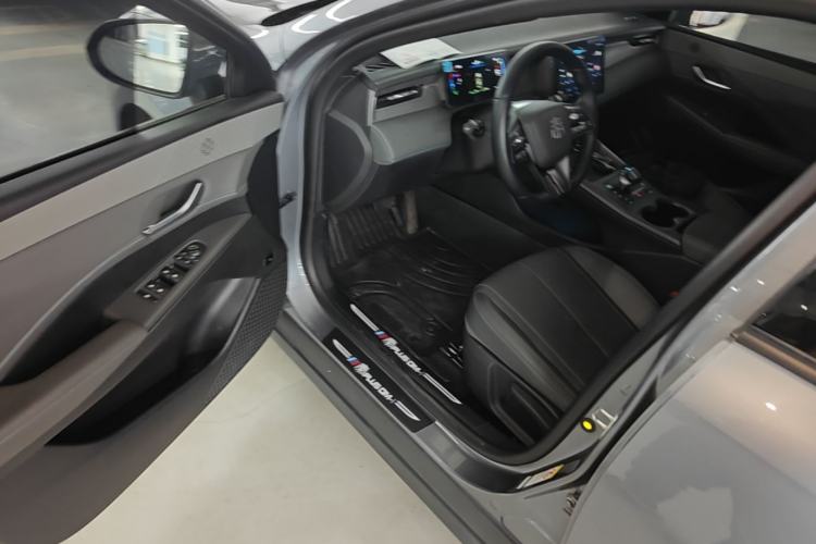 Used BYD Qin PLUS 2025 DM-i Smart Drive 55KM Leading Model Driver Seat