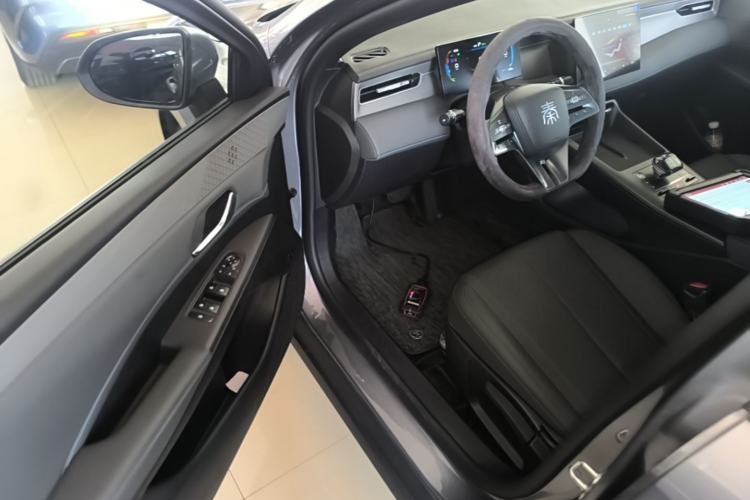 Used BYD Qin PLUS 2025 DM-i Smart Drive 55KM Leading Model Driver Seat