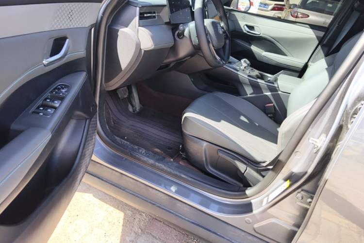 Used BYD Qin PLUS 2025 DM-i Smart Drive 55KM Leading Model Driver Seat
