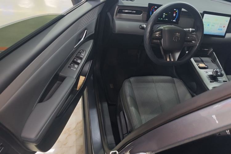 Used BYD Qin PLUS 2025 DM-i Smart Drive 55KM Leading Model Driver Seat