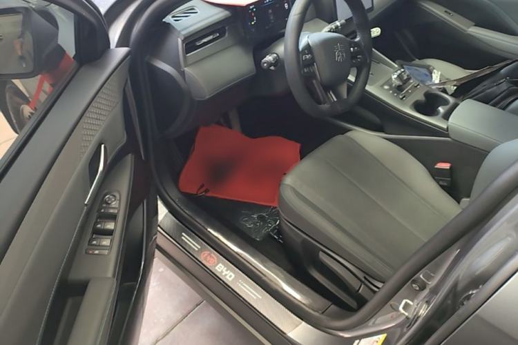 Used BYD Qin PLUS 2025 DM-i Smart Drive 55KM Leading Model Driver Seat