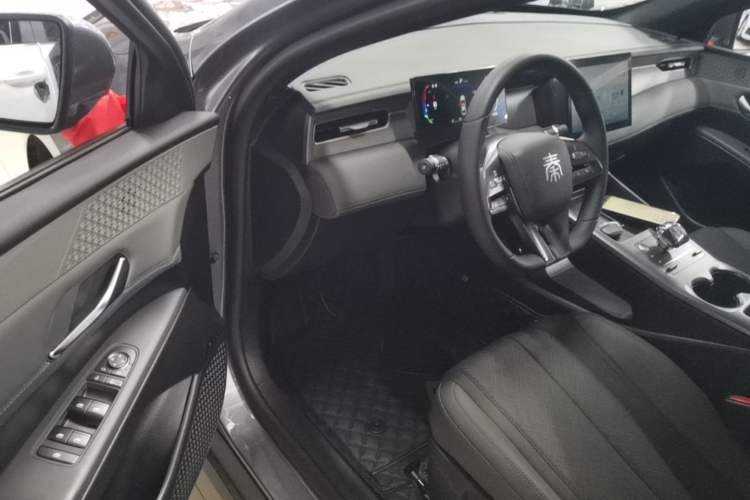 Used BYD Qin PLUS 2025 DM-i Smart Drive 55KM Leading Model Driver Seat