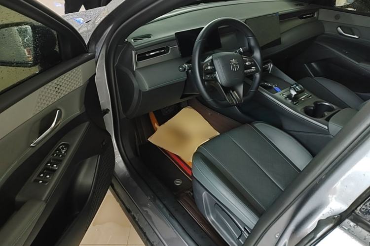 Used BYD Qin PLUS 2025 DM-i Smart Drive 55KM Leading Model Driver Seat