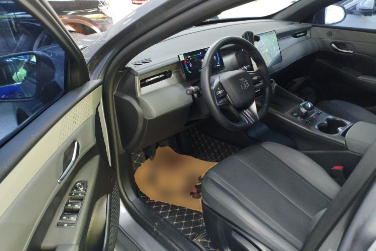 Used BYD Qin PLUS 2025 DM-i Smart Drive 55KM Leading Model Driver Seat
