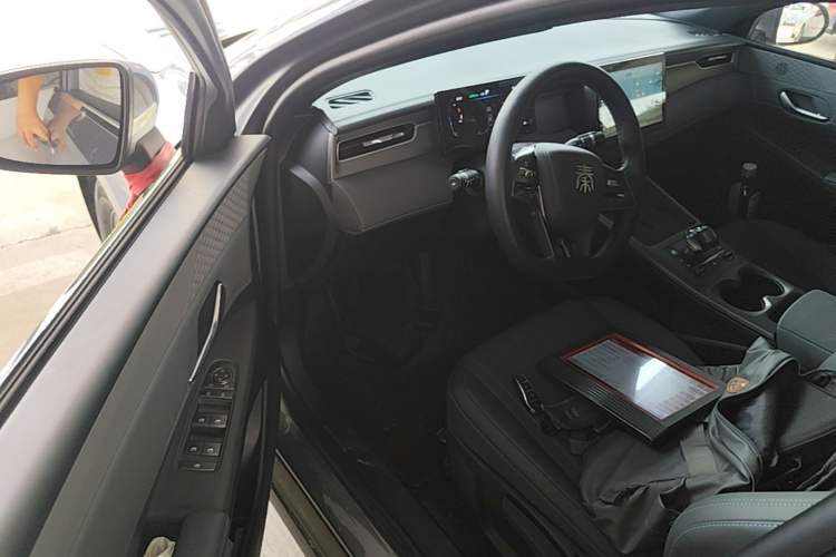 Used BYD Qin PLUS 2025 DM-i Smart Drive 55KM Leading Model Driver Seat