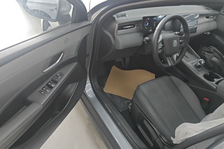 Used BYD Qin PLUS 2025 DM-i Smart Drive 55KM Leading Model Driver Seat