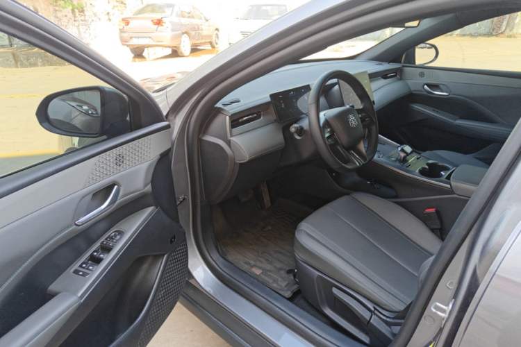 Used BYD Qin PLUS 2025 DM-i Smart Drive 55KM Leading Model Driver Seat