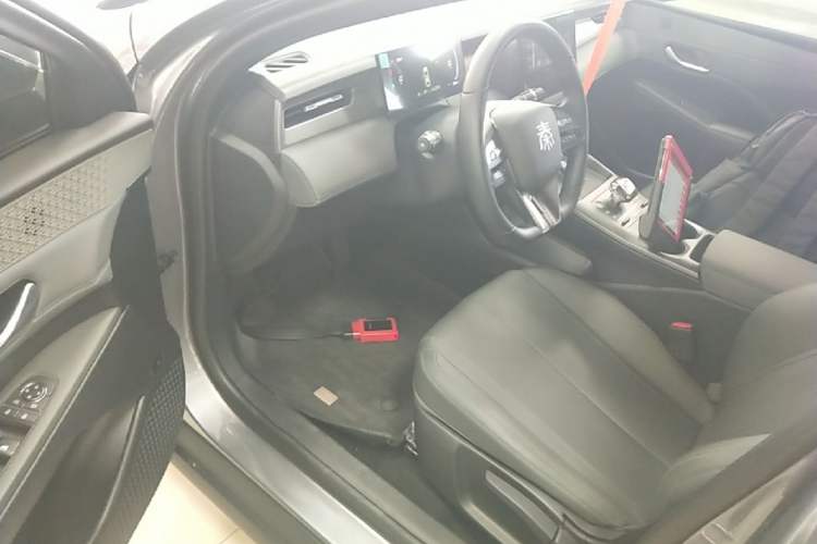 Used BYD Qin PLUS 2025 DM-i Smart Drive 55KM Leading Model Driver Seat