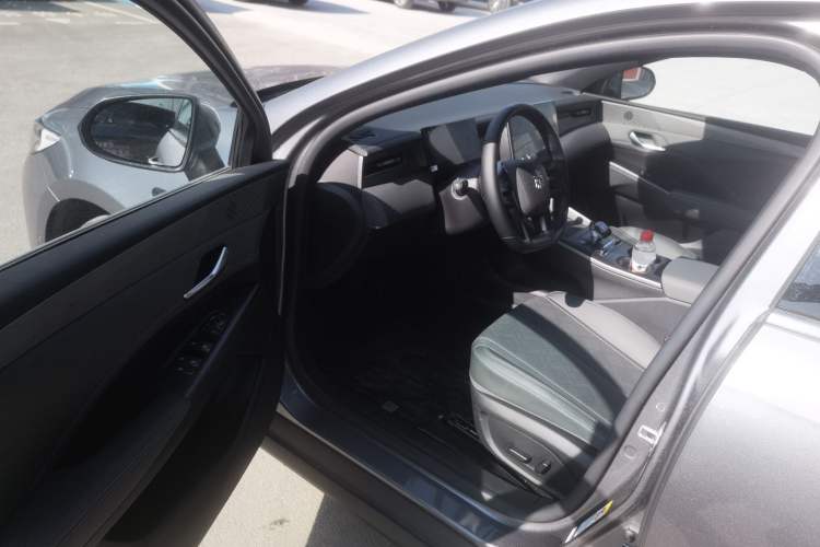Used BYD Qin PLUS 2025 DM-i Smart Drive 120KM Superior Model Driver Seat