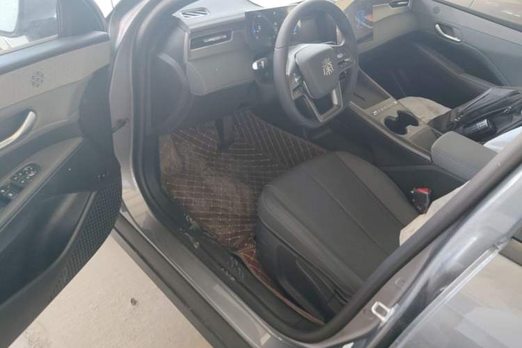 Used BYD Qin PLUS  Driver Seat