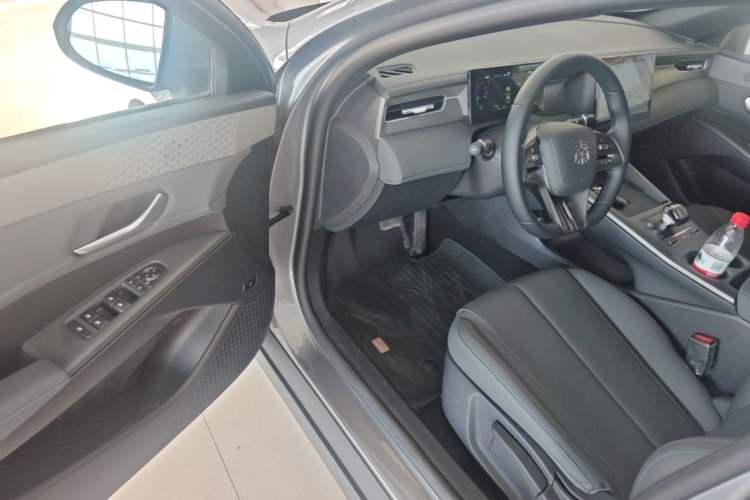 Used BYD Qin PLUS 2025 DM-i Smart Drive 55KM Leading Model Driver Seat