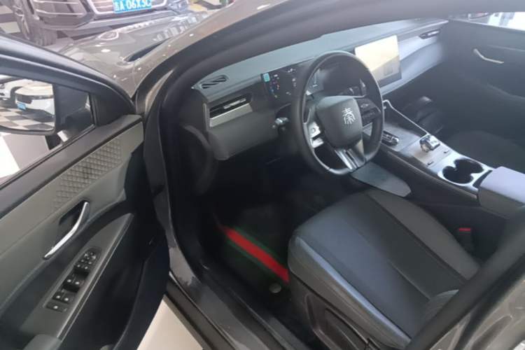 Used BYD Qin PLUS 2025 DM-i Smart Drive 55KM Leading Model Driver Seat