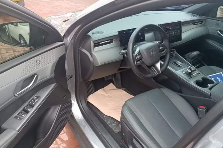 Used BYD Qin PLUS 2025 DM-i Smart Drive 55KM Leading Model Driver Seat