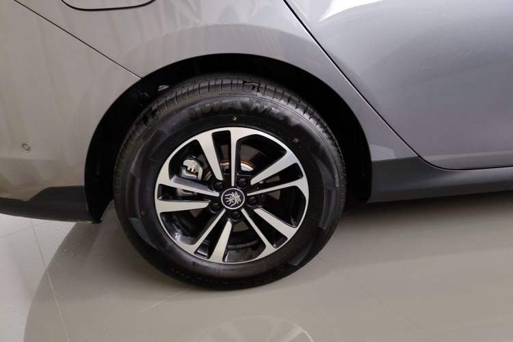Used BYD Qin PLUS 2025 DM-i Smart Drive 120KM Superior Model Exterior 5