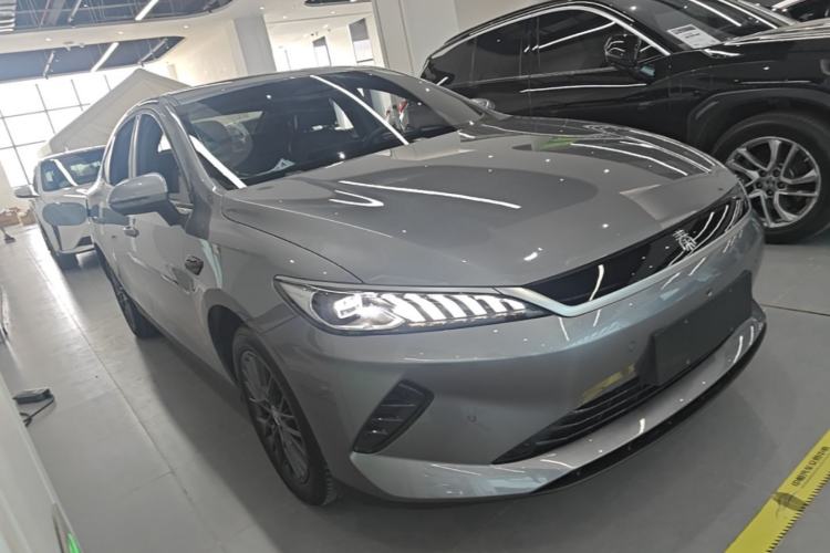 Used BYD Qin PLUS 2025 EV Smart Drive Edition 420KM Leading Model Front Right 45 Deg