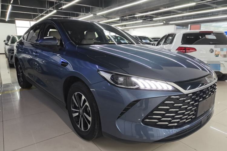 Used BYD Qin PLUS 2025 DM-i Smart Drive 120KM Superior Model Front Right 45 Deg
