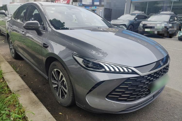Used BYD Qin PLUS 2025 DM-i Smart Drive 120KM Superior Model Front Right 45 Deg