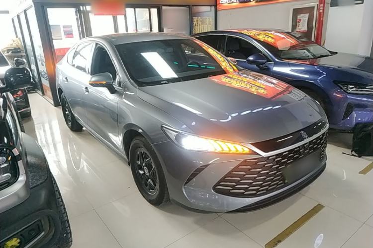 Used BYD Qin PLUS 2025 DM-i Smart Drive 55KM Leading Model Front Right 45 Deg