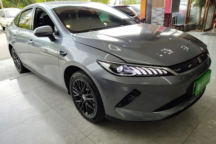 Used BYD Qin PLUS 2025 EV Smart Drive Edition 420KM Leading Model Front Right 45 Deg