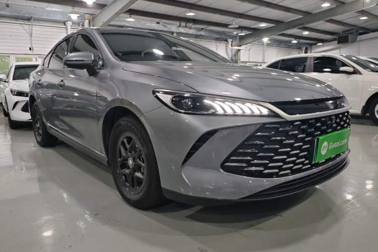 Used BYD Qin PLUS 2025 DM-i Smart Drive 55KM Leading Model Front Right 45 Deg