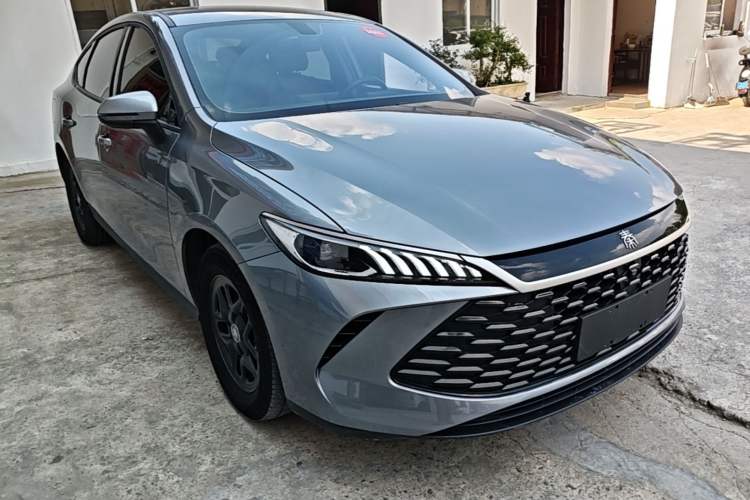 Used BYD Qin PLUS 2025 DM-i Smart Drive 55KM Leading Model Front Right 45 Deg