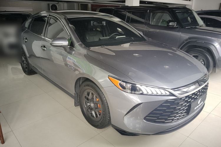 Used BYD Qin PLUS 2025 DM-i Smart Drive 55KM Leading Model Front Right 45 Deg
