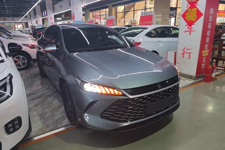 Used BYD Qin PLUS 2025 DM-i Smart Drive 55KM Leading Model Front Right 45 Deg