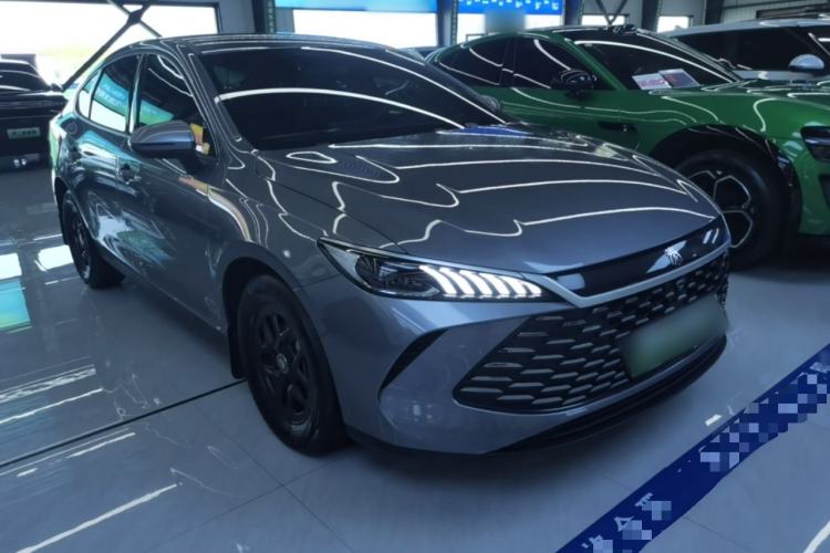 Used BYD Qin PLUS 2025 DM-i Smart Drive 55KM Leading Model Front Right 45 Deg