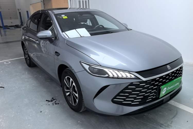 Used BYD Qin PLUS 2025 DM-i Smart Drive 120KM Superior Model Front Right 45 Deg