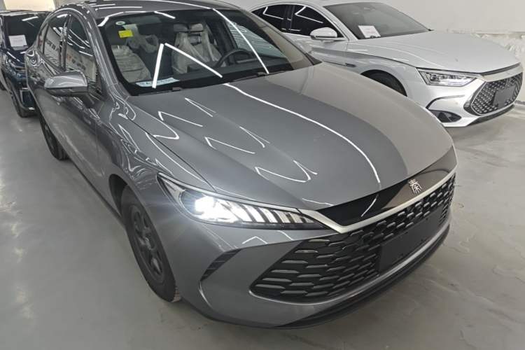 Used BYD Qin PLUS 2025 DM-i Smart Drive 55KM Leading Model Front Right 45 Deg