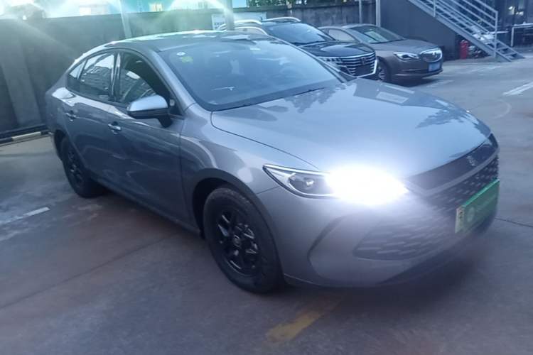 Used BYD Qin PLUS 2025 DM-i Smart Drive 55KM Leading Model Front Right 45 Deg