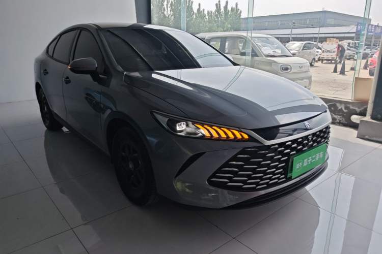 Used BYD Qin PLUS 2025 DM-i Smart Drive 55KM Leading Model Front Right 45 Deg