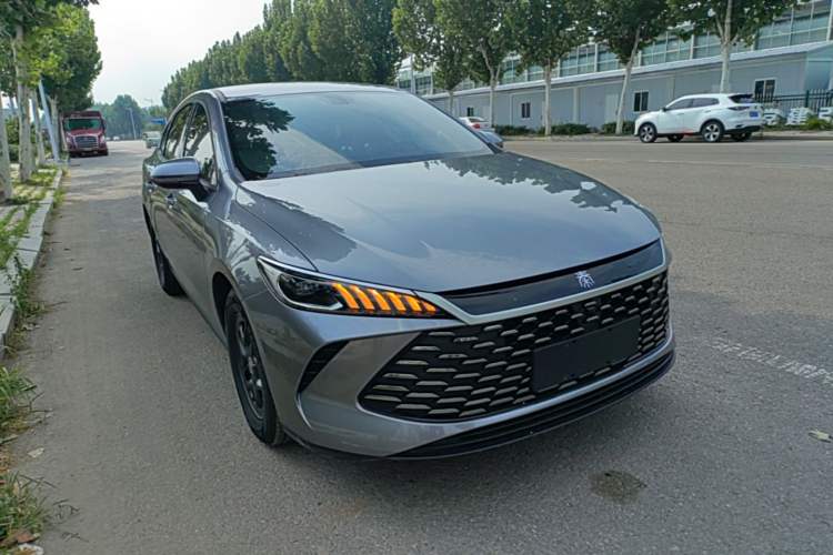 Used BYD Qin PLUS 2025 DM-i Smart Drive 55KM Leading Model Front Right 45 Deg