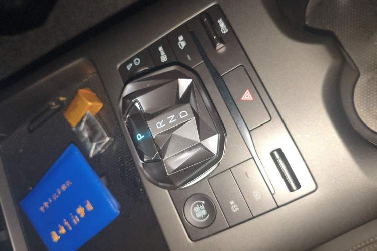 Used BYD Qin PLUS 2025 DM-i Smart Drive 55KM Leading Model Gear Lever