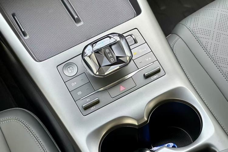 Used BYD Qin PLUS 2025 DM-i Smart Drive 55KM Leading Model Gear Lever