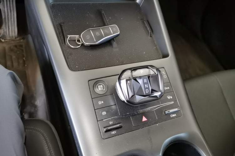 Used BYD Qin PLUS 2025 DM-i Smart Drive 55KM Leading Model Gear Lever