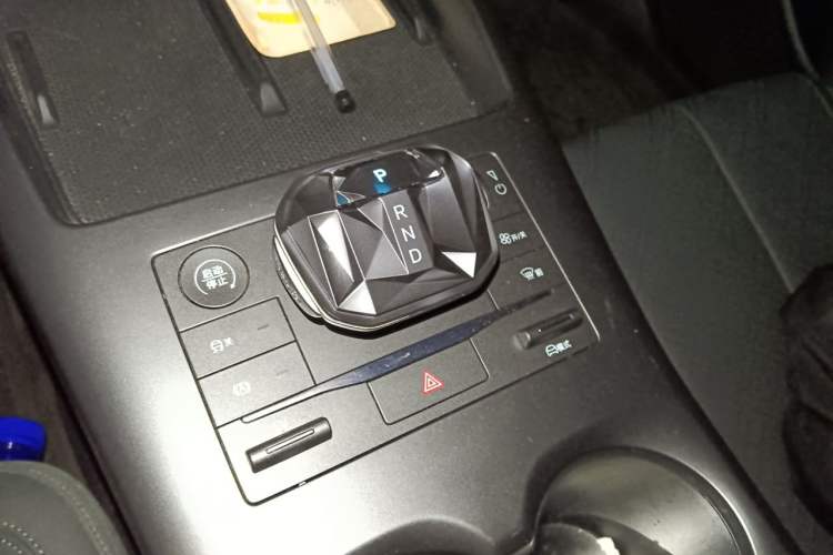 Used BYD Qin PLUS 2025 DM-i Smart Drive 55KM Leading Model Gear Lever
