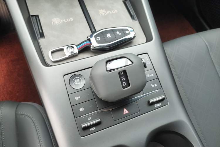 Used BYD Qin PLUS 2025 DM-i Smart Drive 55KM Leading Model Gear Lever