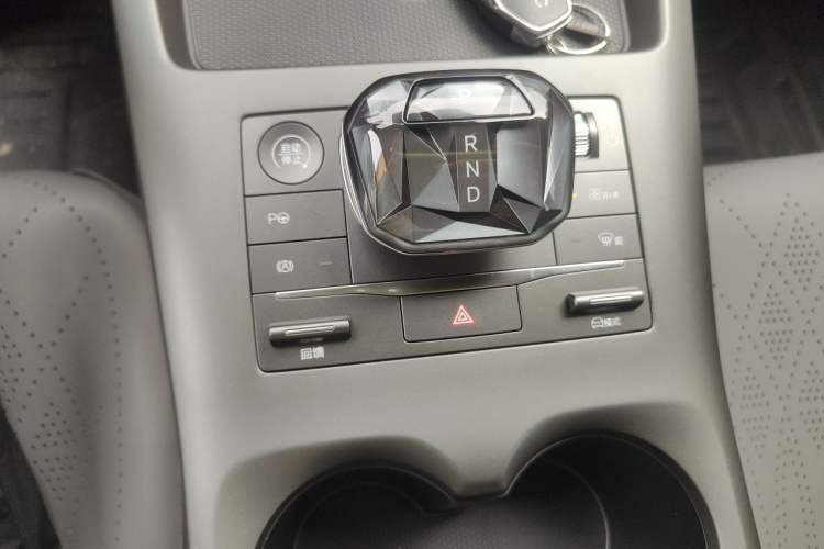 Used BYD Qin PLUS 2025 EV Smart Drive Edition 420KM Leading Model Gear Lever