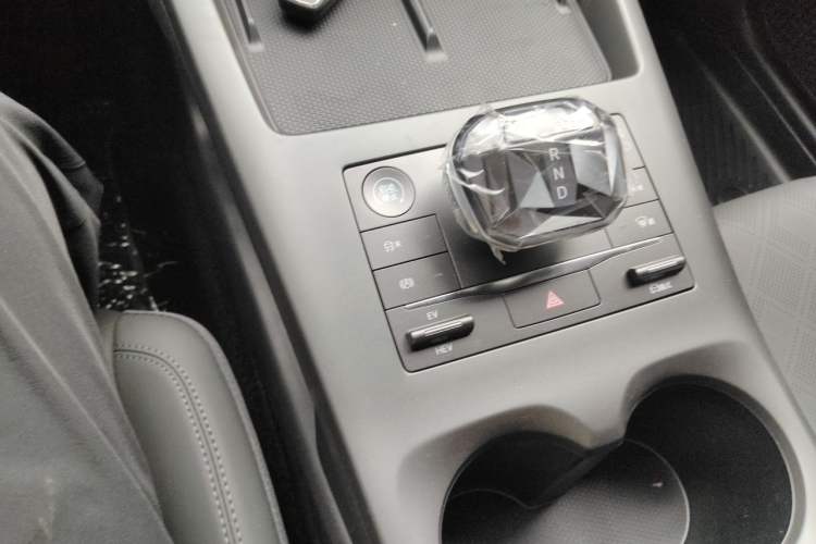 Used BYD Qin PLUS 2025 DM-i Smart Drive 55KM Leading Model Gear Lever