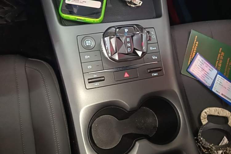 Used BYD Qin PLUS 2025 DM-i Smart Drive 55KM Leading Model Gear Lever