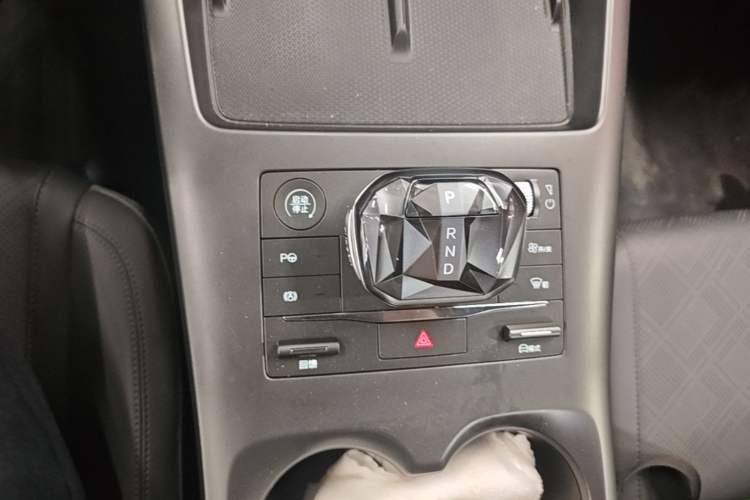 Used BYD Qin PLUS 2025 EV Smart Drive Edition 420KM Leading Model Gear Lever