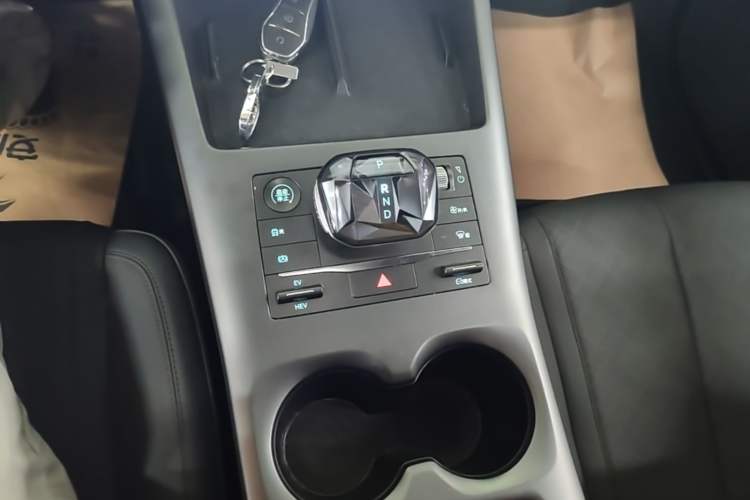 Used BYD Qin PLUS 2025 DM-i Smart Drive 55KM Leading Model Gear Lever