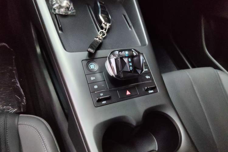 Used BYD Qin PLUS 2025 DM-i Smart Drive 55KM Leading Model Gear Lever