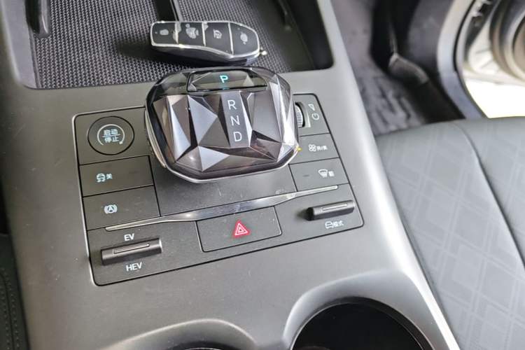 Used BYD Qin PLUS 2025 DM-i Smart Drive 55KM Leading Model Gear Lever