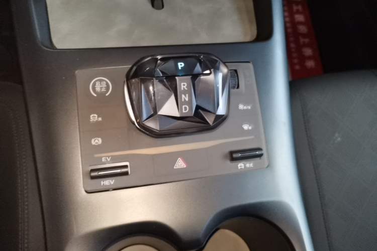 Used BYD Qin PLUS 2025 DM-i Smart Drive 55KM Leading Model Gear Lever
