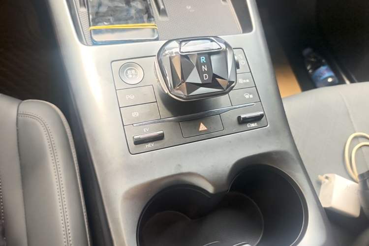 Used BYD Qin PLUS 2025 DM-i Smart Drive 120KM Superior Model Gear Lever