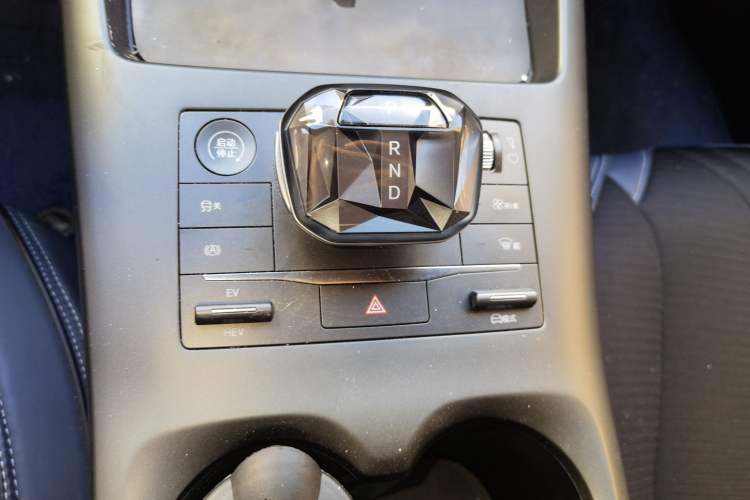 Used BYD Qin PLUS 2025 DM-i Smart Drive 55KM Leading Model Gear Lever