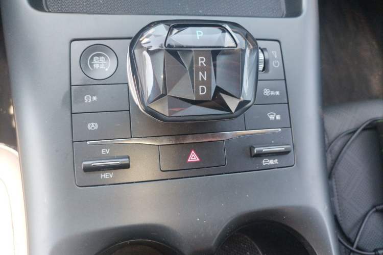 Used BYD Qin PLUS 2025 DM-i Smart Drive 55KM Leading Model Gear Lever